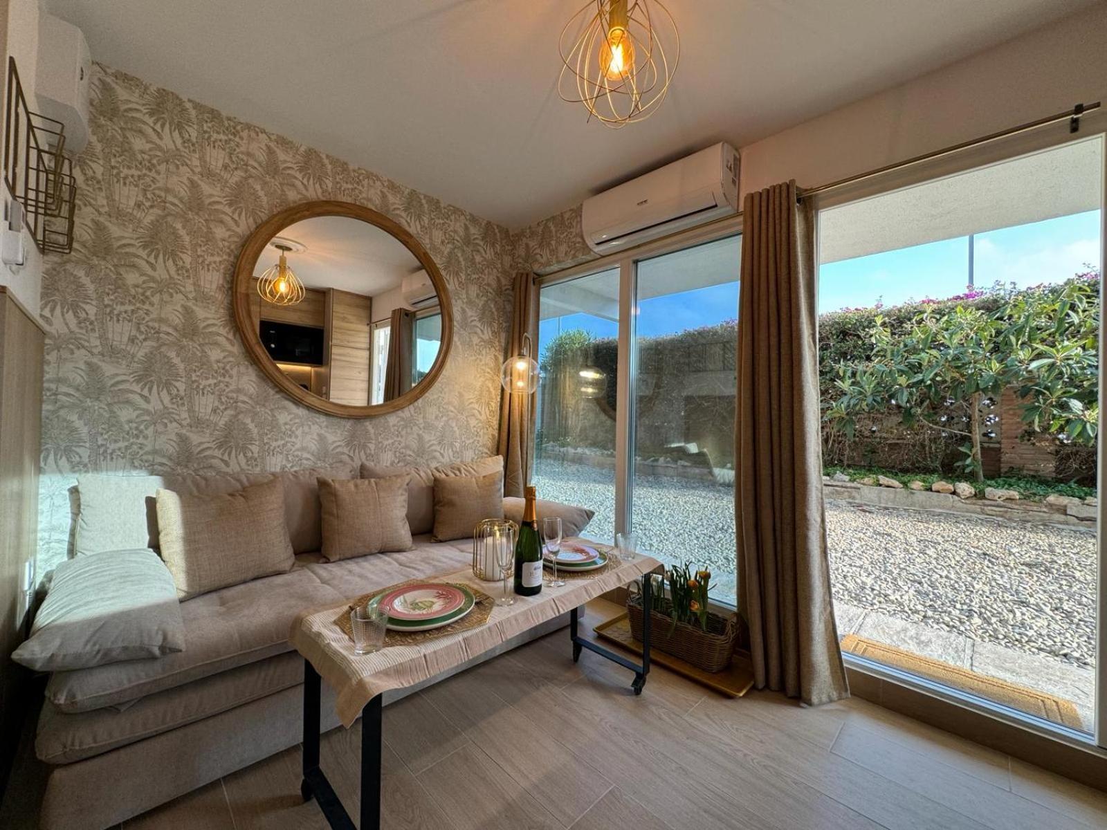 The Mini Apartment Castelldefels Bagian luar foto