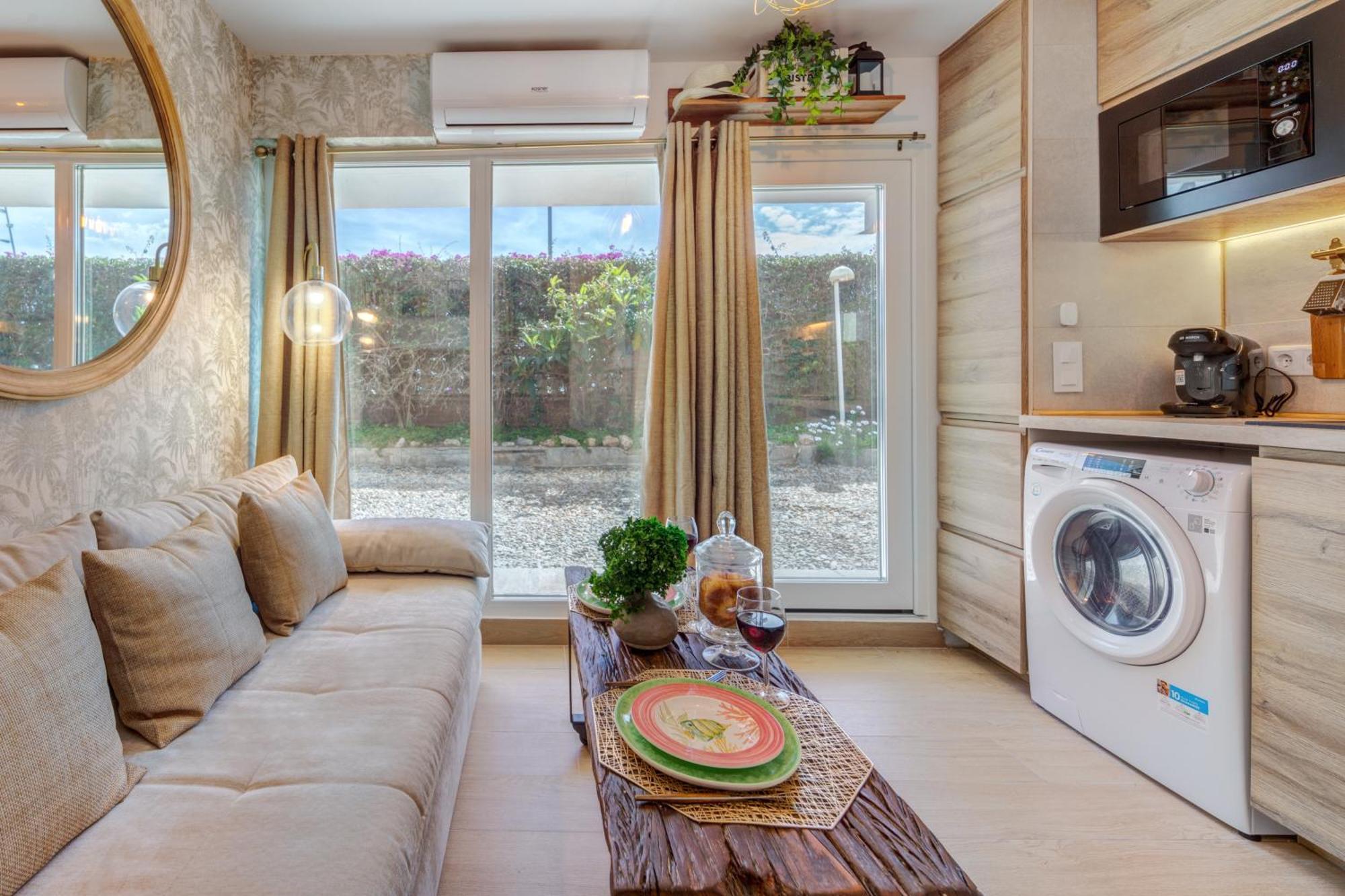 The Mini Apartment Castelldefels Bagian luar foto