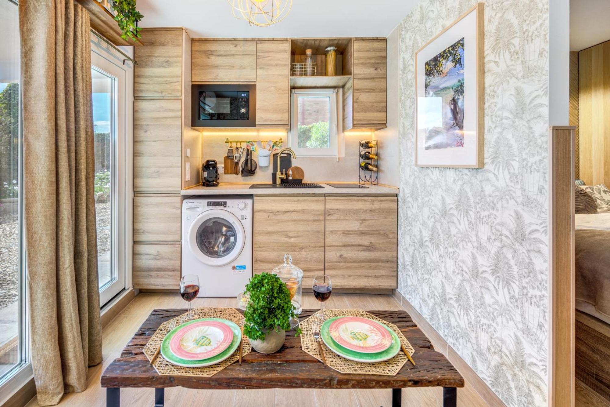 The Mini Apartment Castelldefels Bagian luar foto